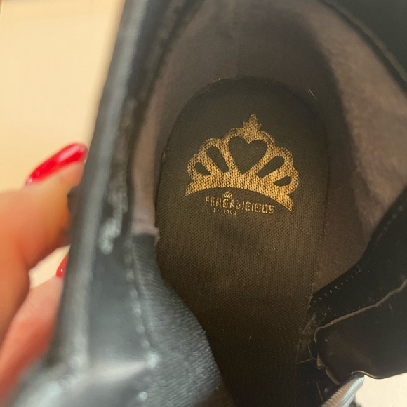 Fergalicious Women’s Black Capital Suede Ankle Boots Tassle Side Zip Size 8.5 - Picture 7 of 10